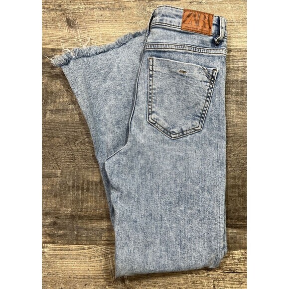 ZARA Women's Size 2 Light Blue Denim Distressed Raw Hem Jeans - Picture 2 of 16